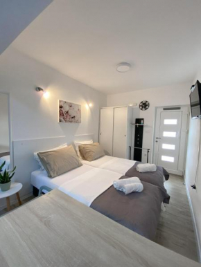 Apartment Theo